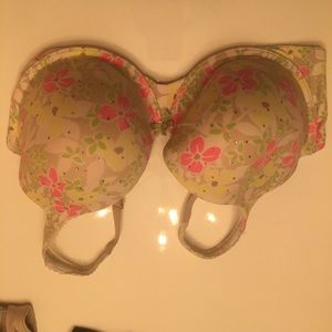 Victoria’s Secret 38DD bra